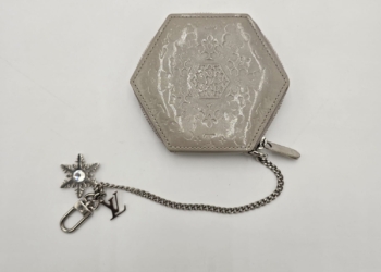Raro Portamonete Louis Vuitton Vernice con Fioco di Neve