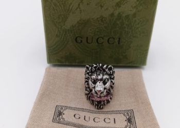 Anello Testa di Leone Gucci in Argento con cristallo