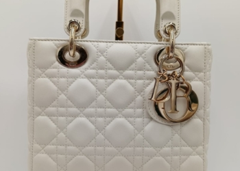 Lady DIOR in pelle bianca e dettagli dorati