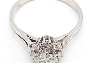 Anello solitario in oro bianco 18kt con diamanti