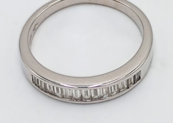 Anello in oro bianco 18kt in diamanti naturali taglio baguette