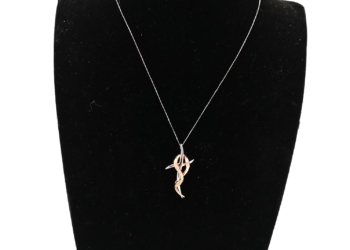 Collana in oro bianco 18kt con ciondolo a croce stile Re Carlo