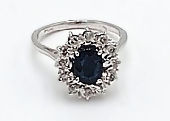 Anello elegante in oro bianco 18kt con zaffiro e diamanti