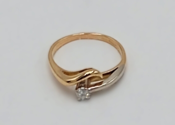 Anello realizzato in oro bianco e oro giallo 18 kt