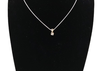 Collana Salvini in oro bianco 18kt con ciondolo a fiore con diamanti