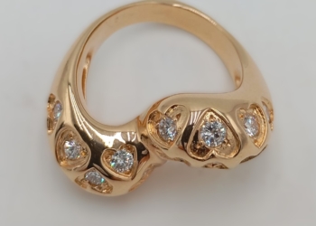 Anello in oro giallo 18kt decorato con cuoricini