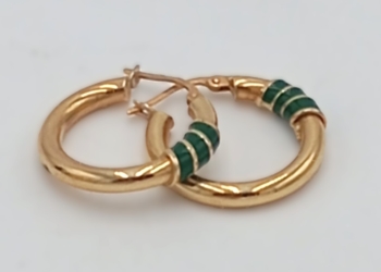 Orecchini in oro giallo 18kt con smalto verde
