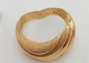 Anello in oro giallo 18kt con fascia elegante