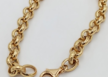 Bracciale in oro giallo realizzato con maglia piena