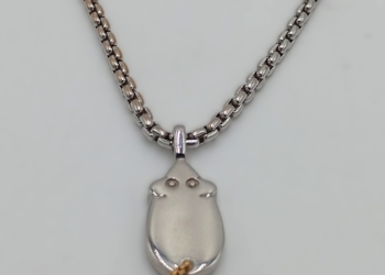 Ciondolo in oro bianco 18kt a forma di topino