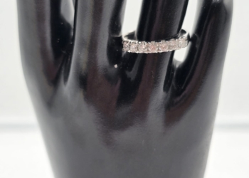 Anello Half Eternity in Oro Bianco e Diamanti Naturali