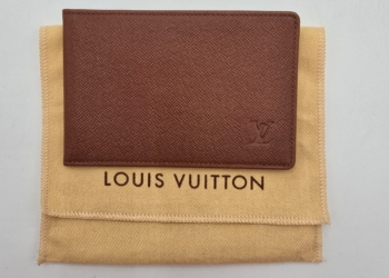 Portadocumento Louis Vuitton in Pelle Taiga in color Cammello