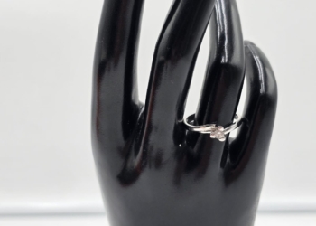 Anello Solitario Valentino in Oro Bianco e diamante Naturale