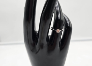 Anello Solitario in Oro Bianco e Diamante